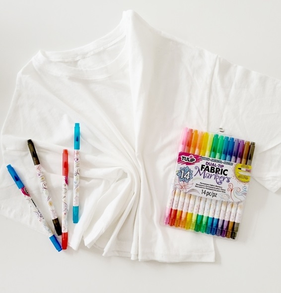 https://www.cromartiehobbycraft.co.uk/images/Brush%20Tip%20Fabric%20Markers.jpg