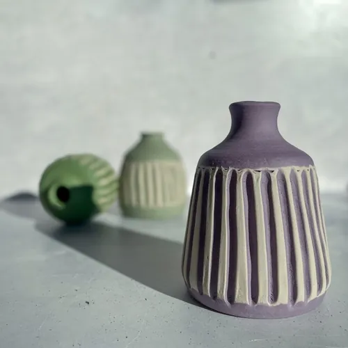 BOTZ Edition Stoneware Engobes showing a selection of ceramic engobe colours and decorative fired effects on vases and plates